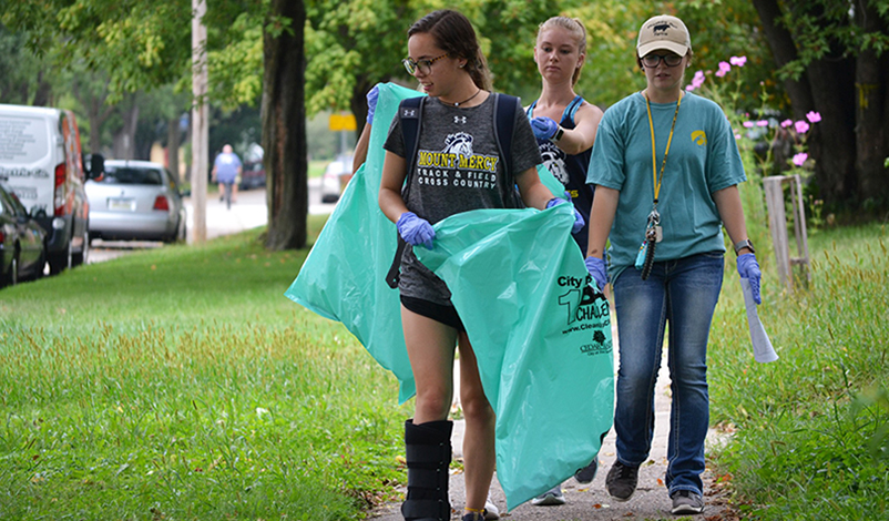 Students cleaning up the community