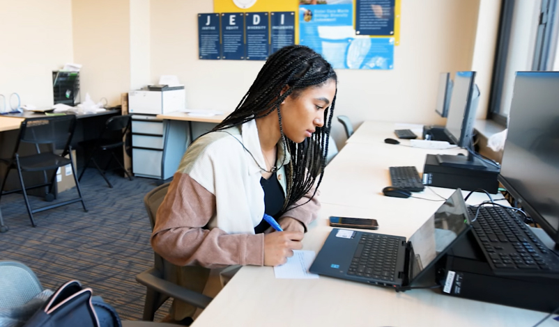 mount mercy student studying in the Jedi room