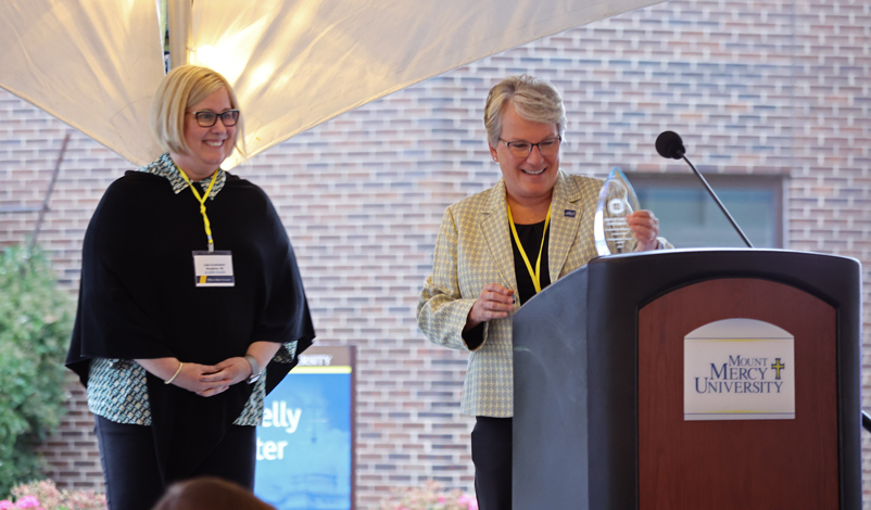 LeAnn Ridgeway accepting an Alumni Award