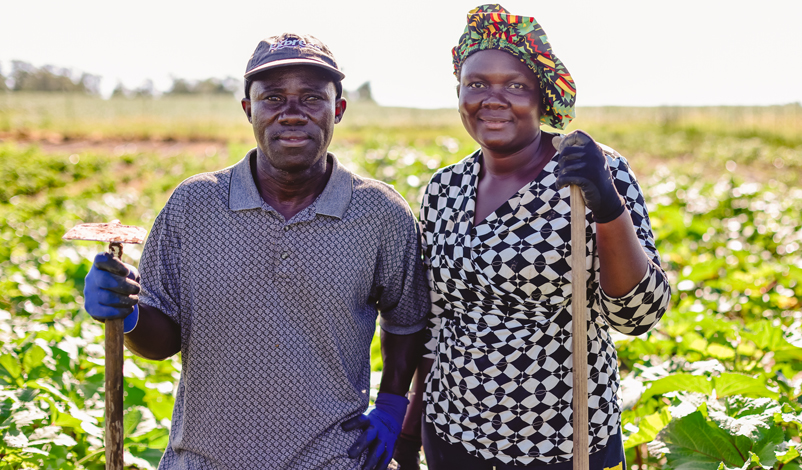 Darius and Wealee Nupolu posin in the middle of Dows Farm