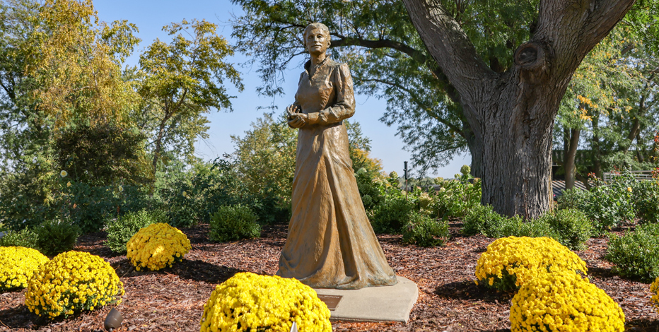 warde statue